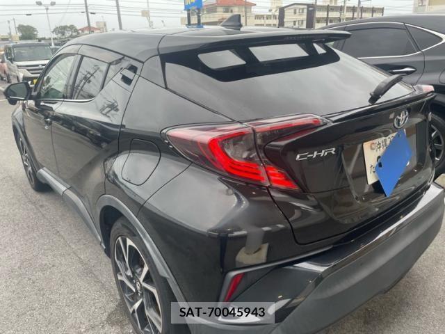 Toyota C-HR 2017-03 8034810-10