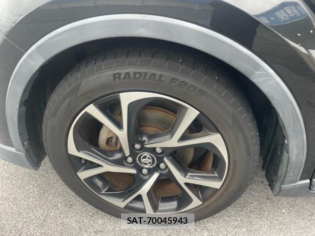 Toyota C-HR 2017-03 8034810-24