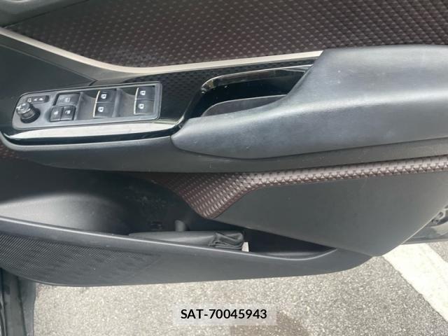 Toyota C-HR 2017-03 8034810-5