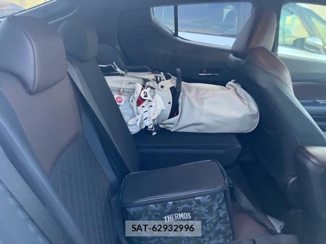 Toyota C-HR 2017-12 8034806-14