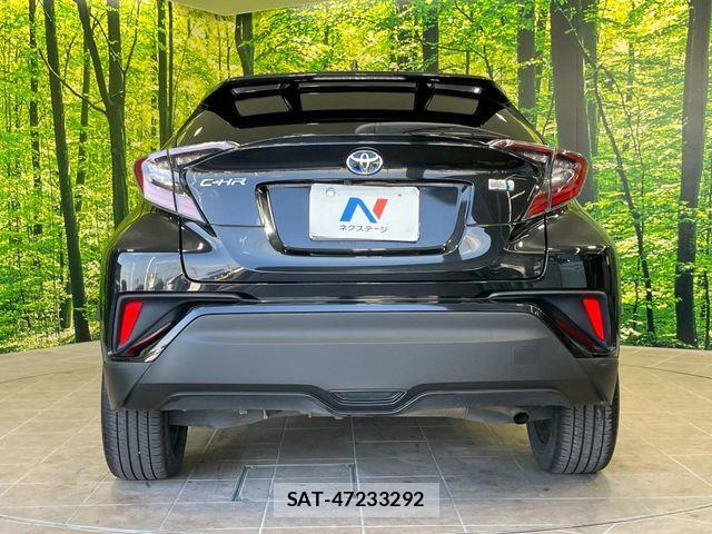 Toyota C-HR 2018-01 8034812-14