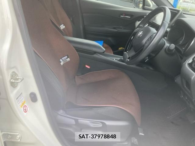 Toyota C-HR 2019-08 8034798-12