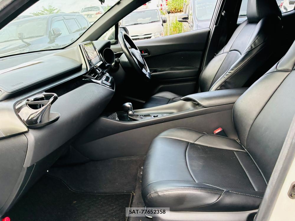 Toyota C-HR 2017-08 7974301-10