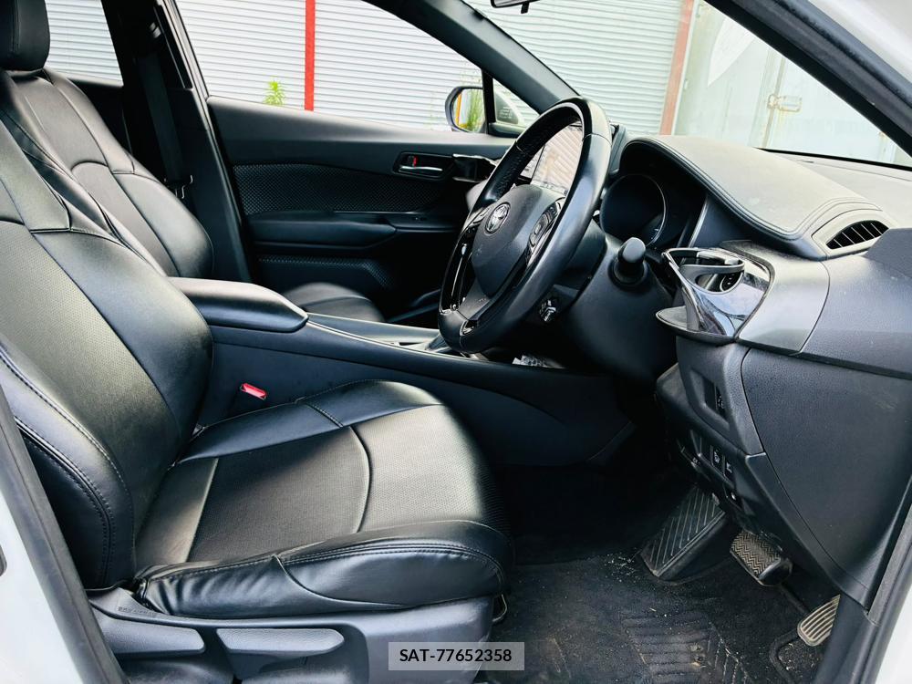 Toyota C-HR 2017-08 7974301-11
