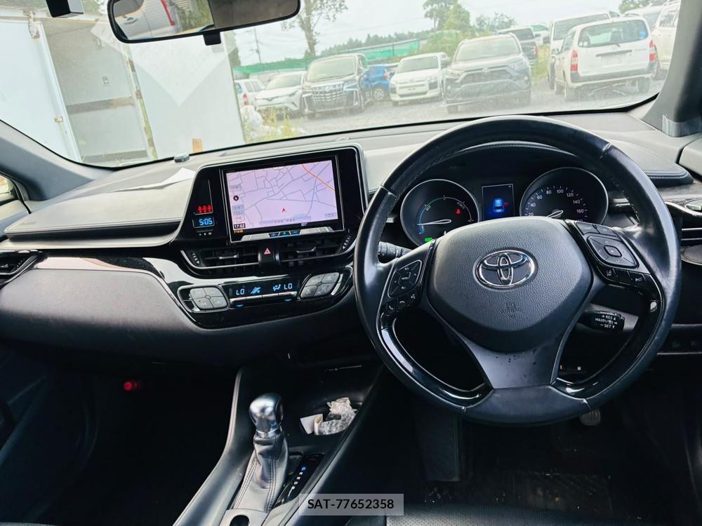 Toyota C-HR 2017-08 7974301-13