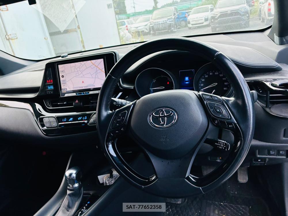 Toyota C-HR 2017-08 7974301-14