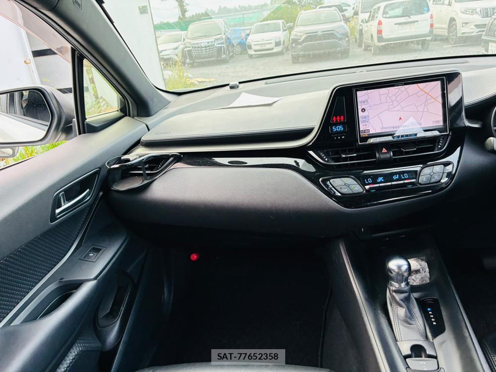 Toyota C-HR 2017-08 7974301-16