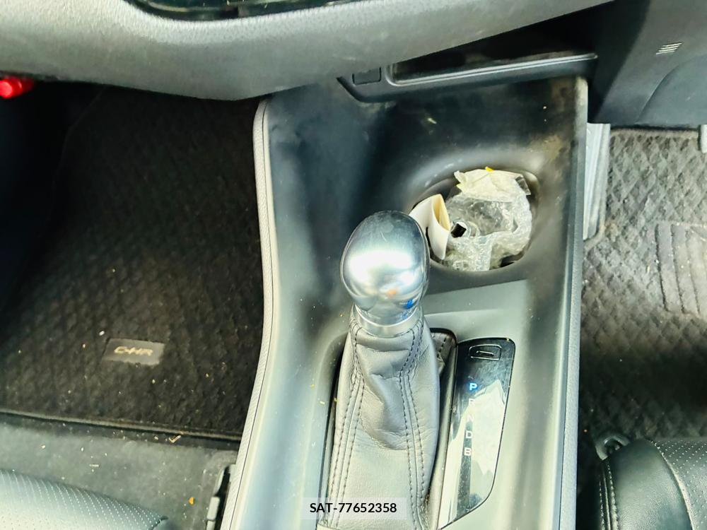 Toyota C-HR 2017-08 7974301-18