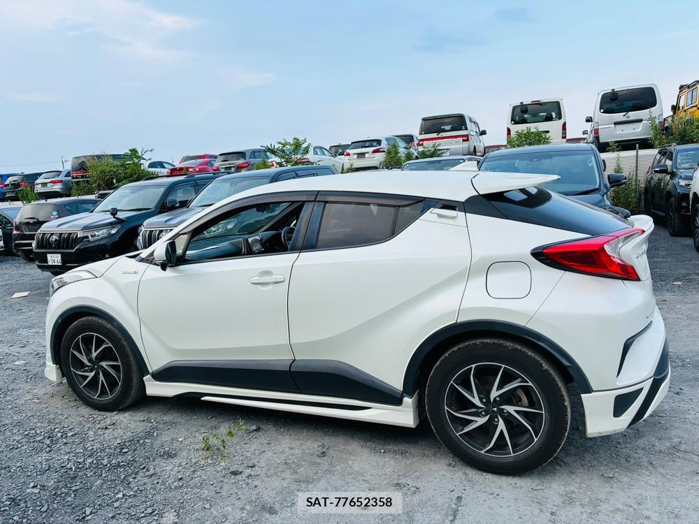 Toyota C-HR 2017-08 7974301-1