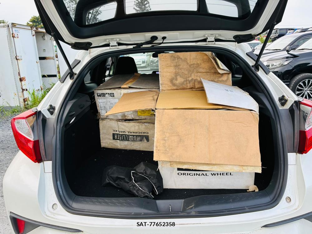 Toyota C-HR 2017-08 7974301-24
