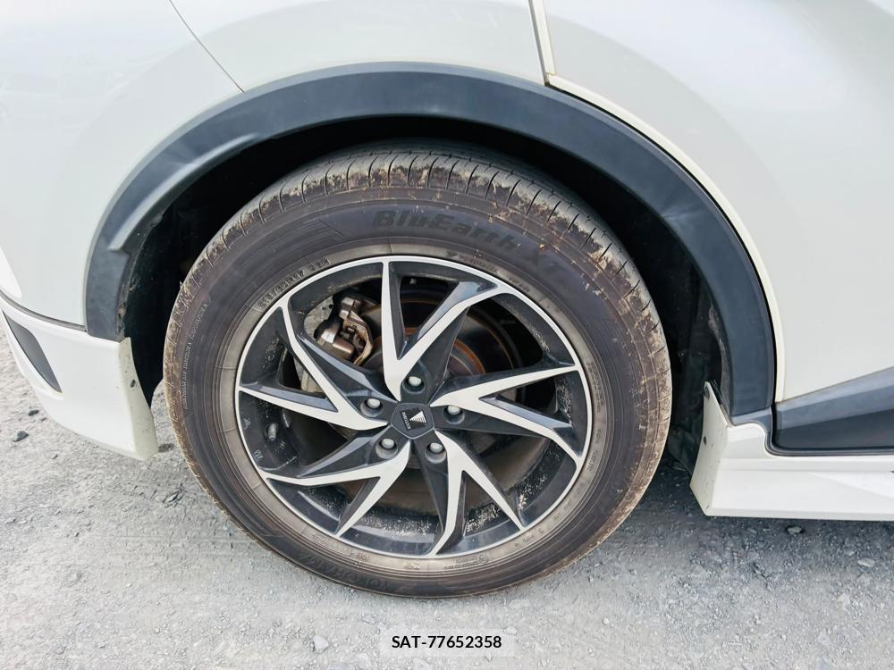 Toyota C-HR 2017-08 7974301-25