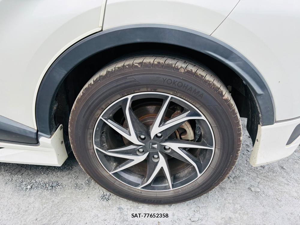 Toyota C-HR 2017-08 7974301-28