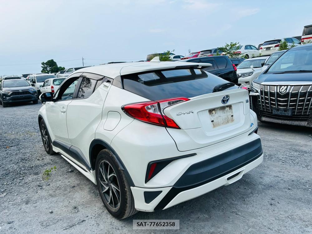 Toyota C-HR 2017-08 7974301-2