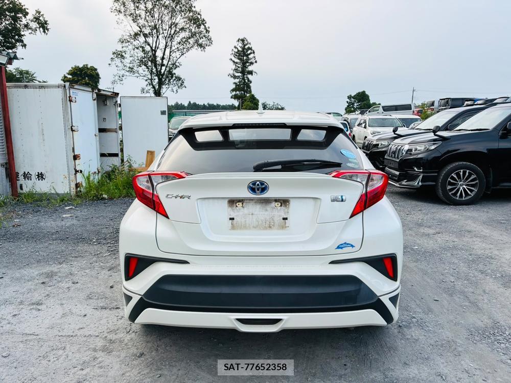 Toyota C-HR 2017-08 7974301-3