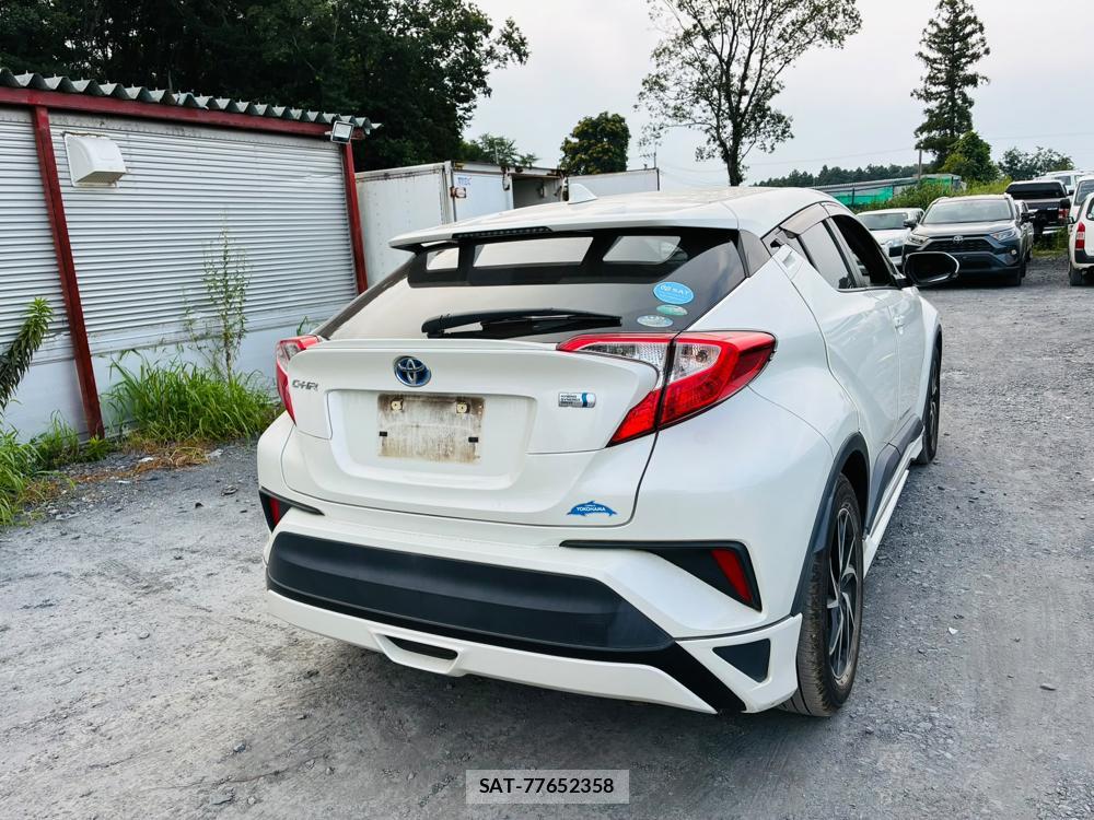 Toyota C-HR 2017-08 7974301-4
