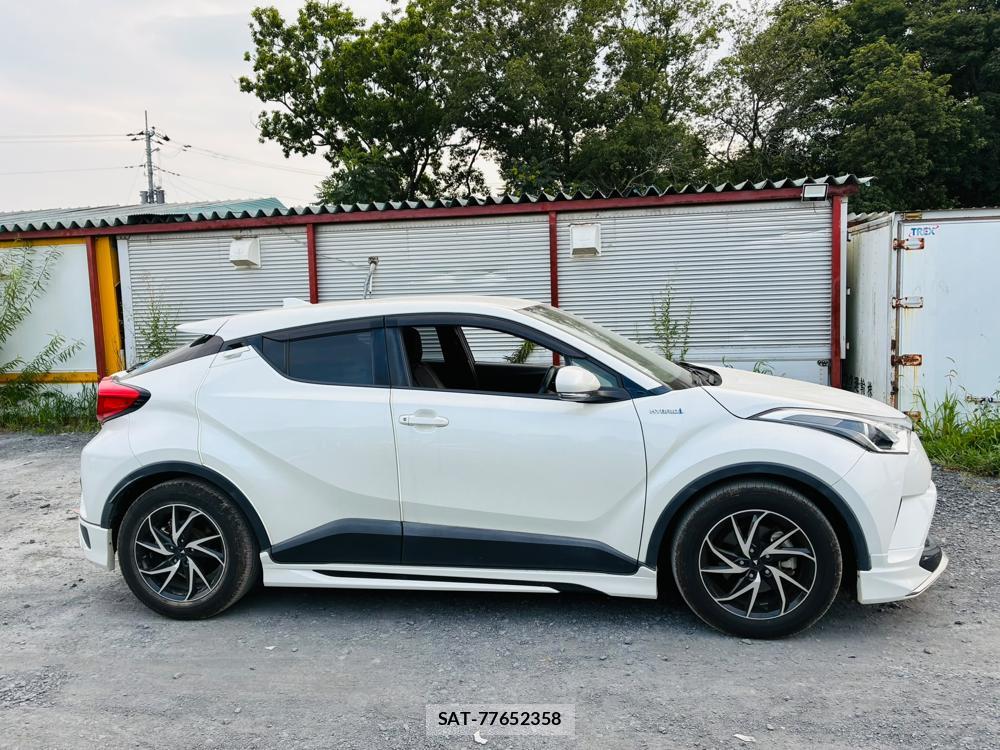 Toyota C-HR 2017-08 7974301-5