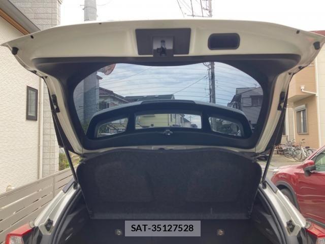 Toyota C-HR 2017-06 8073227-12