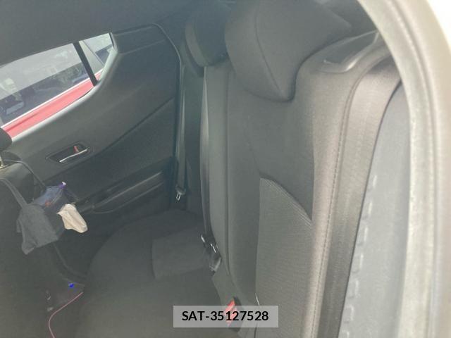 Toyota C-HR 2017-06 8073227-14
