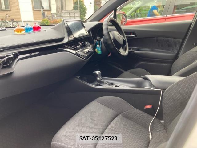 Toyota C-HR 2017-06 8073227-15