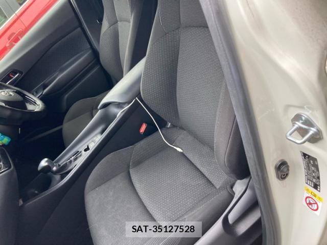 Toyota C-HR 2017-06 8073227-16