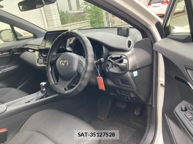 Toyota C-HR 2017-06 8073227-17