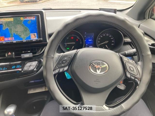 Toyota C-HR 2017-06 8073227-23