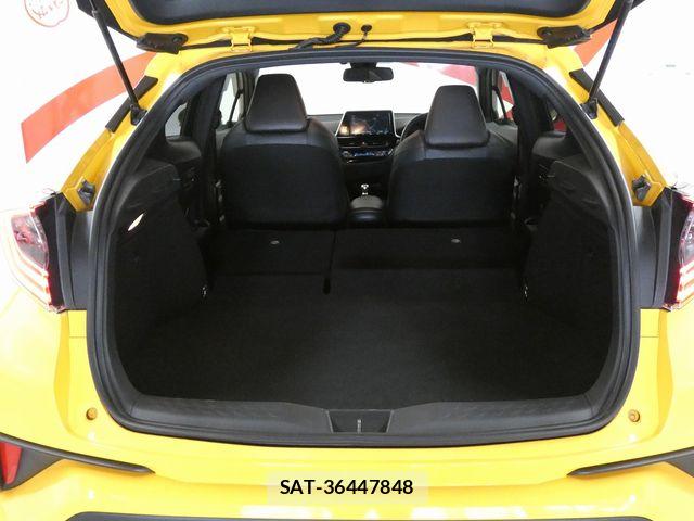 Toyota C-HR 2017-07 8073225-13