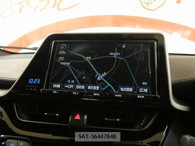 Toyota C-HR 2017-07 8073225-26