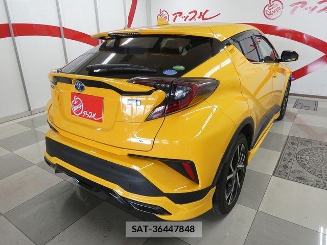 Toyota C-HR 2017-07 8073225-28