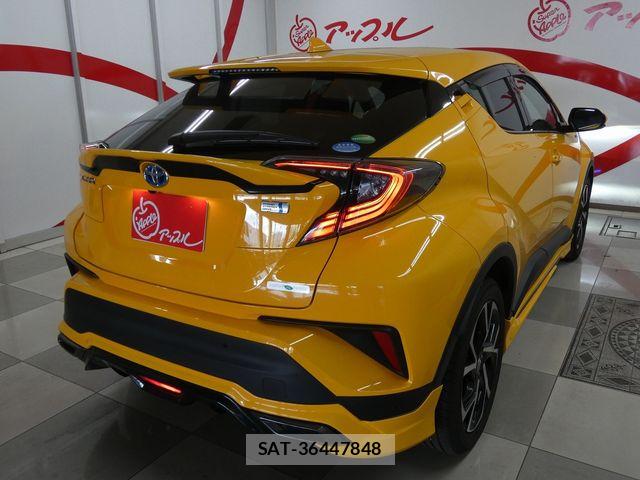 Toyota C-HR 2017-07 8073225-29