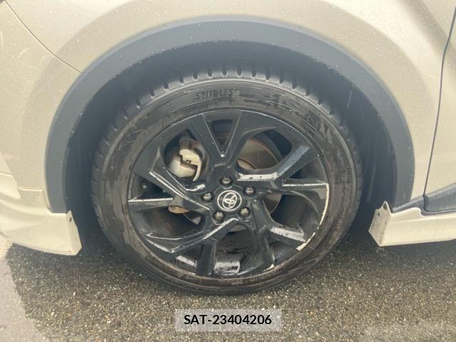 Toyota C-HR 2019-04 8073224-7