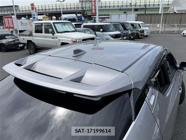 Toyota C-HR 2017-03 8073226-11