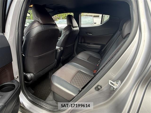 Toyota C-HR 2017-03 8073226-25