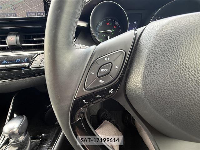 Toyota C-HR 2017-03 8073226-28