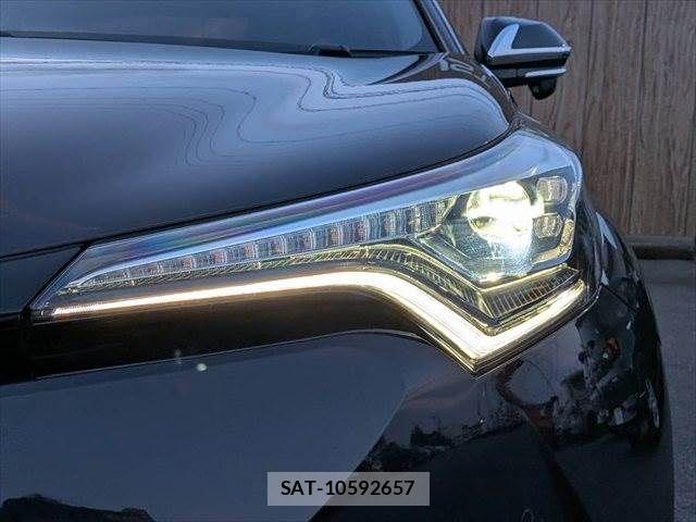 Toyota C-HR 2017-06 8098467-9