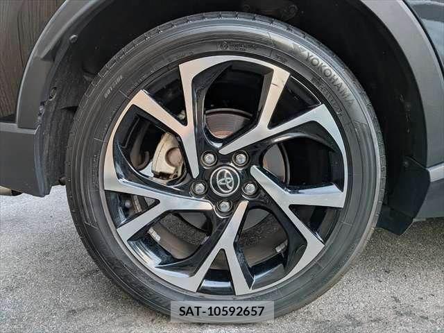 Toyota C-HR 2017-06 8098467-11