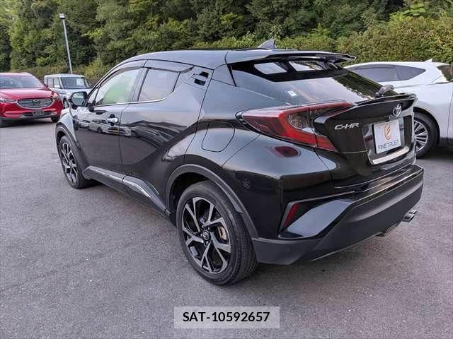 Toyota C-HR 2017-06 8098467-17