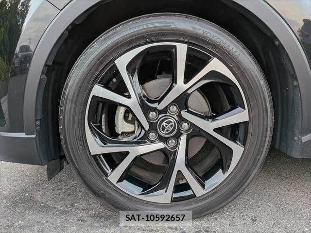 Toyota C-HR 2017-06 8098467-23