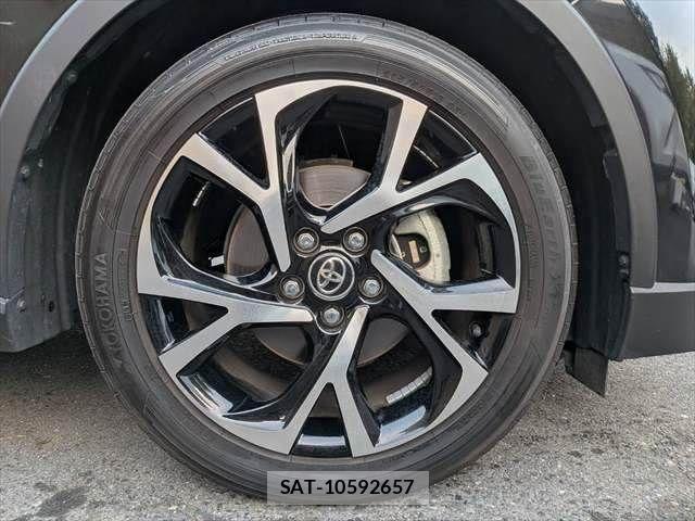Toyota C-HR 2017-06 8098467-24