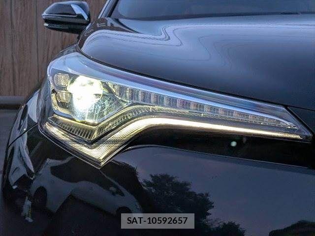 Toyota C-HR 2017-06 8098467-26