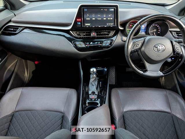 Toyota C-HR 2017-06 8098467-2