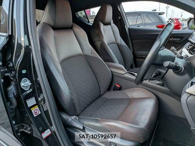 Toyota C-HR 2017-06 8098467-5