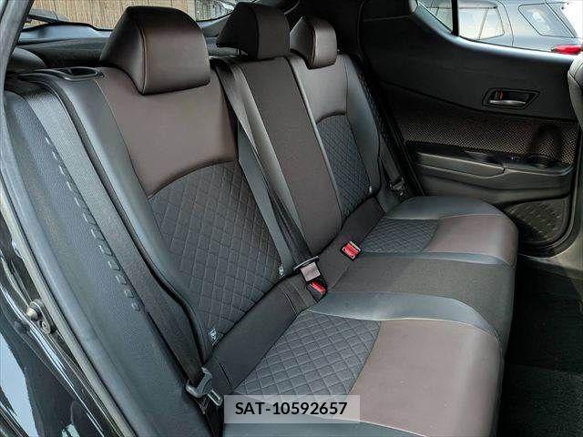 Toyota C-HR 2017-06 8098467-6