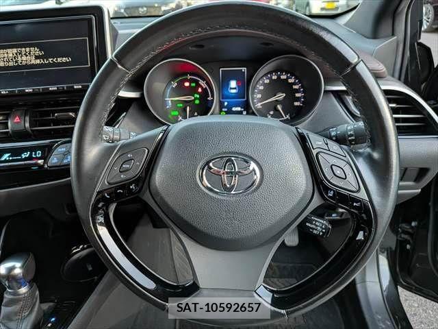 Toyota C-HR 2017-06 8098467-8
