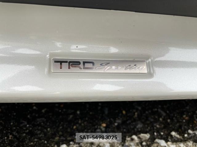 Toyota C-HR 2017-06 8098471-12