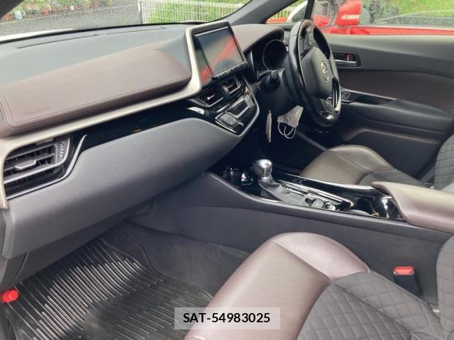 Toyota C-HR 2017-06 8098471-14