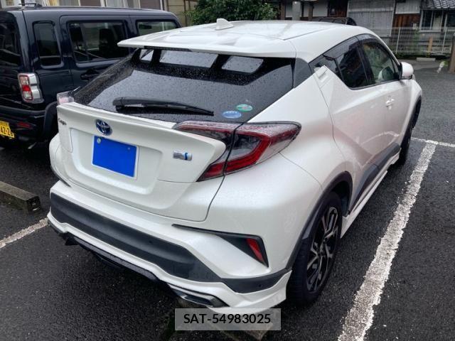 Toyota C-HR 2017-06 8098471-1