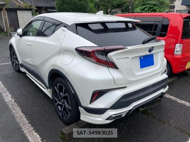 Toyota C-HR 2017-06 8098471-3