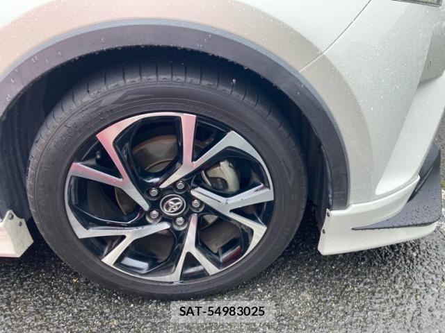 Toyota C-HR 2017-06 8098471-6