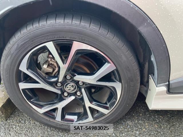 Toyota C-HR 2017-06 8098471-7